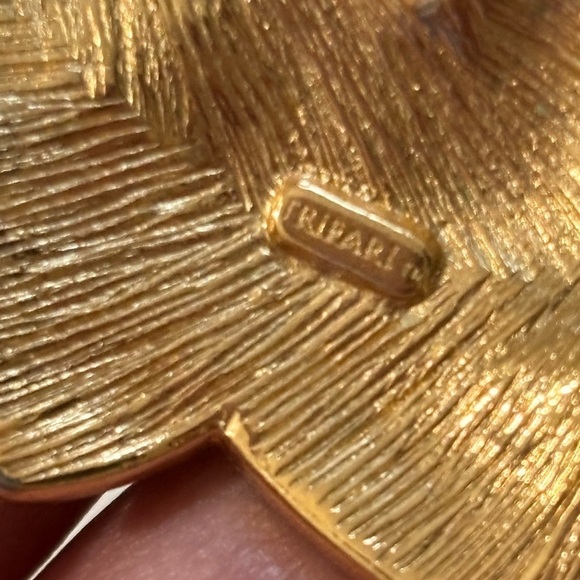 TRIFARI vintage Cream Satin Black Enamel LEAF  rhinestone Necklace - Picture 3 of 8